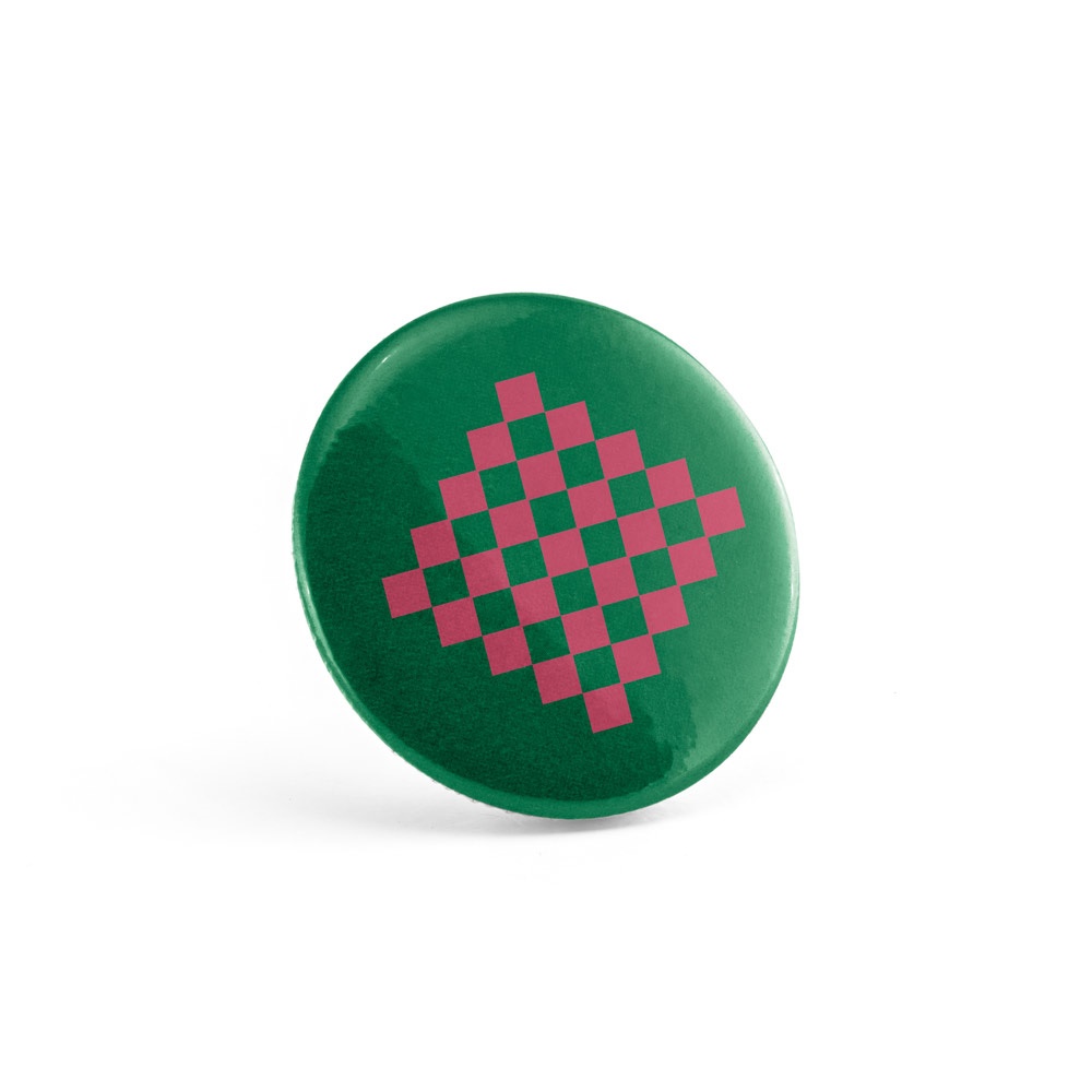 Button P'IN 12. Magnetic button badge with bottle opener