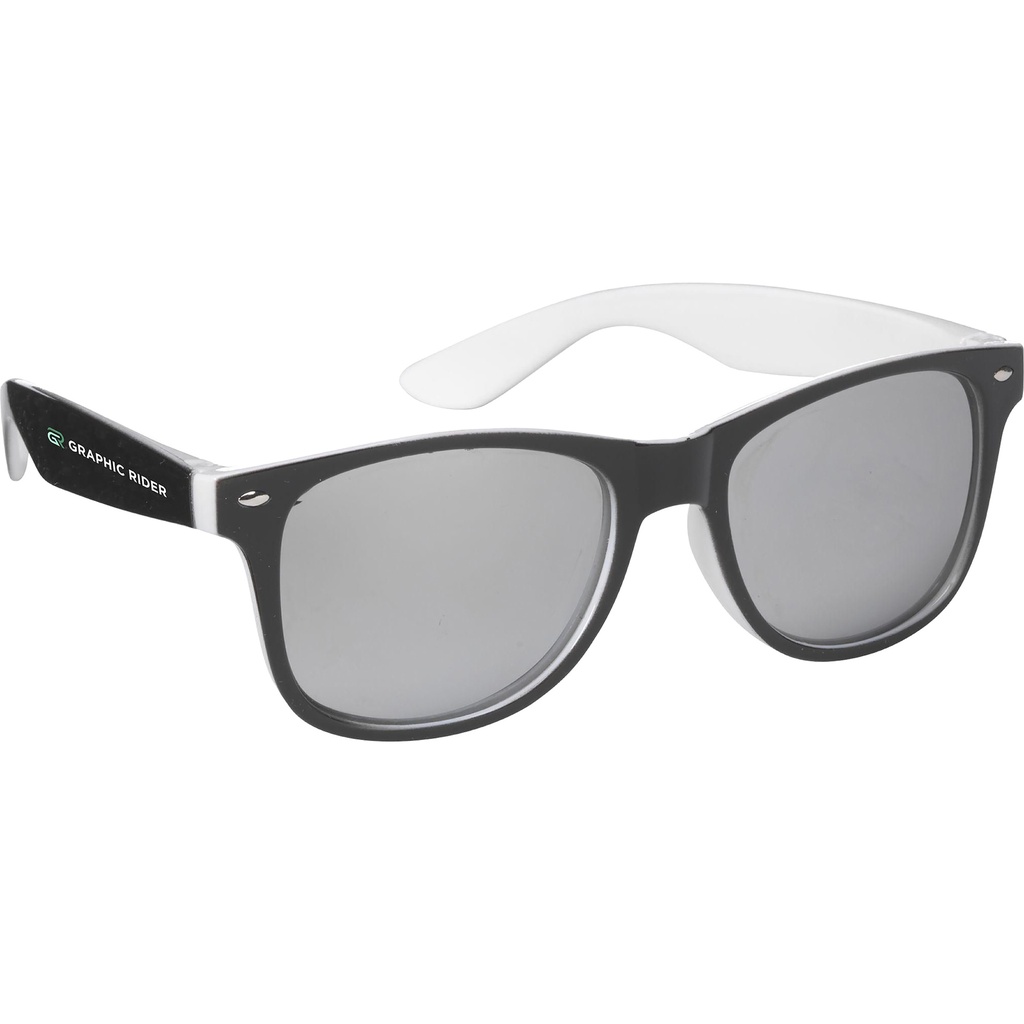 Sunglasses with mirrored lenses